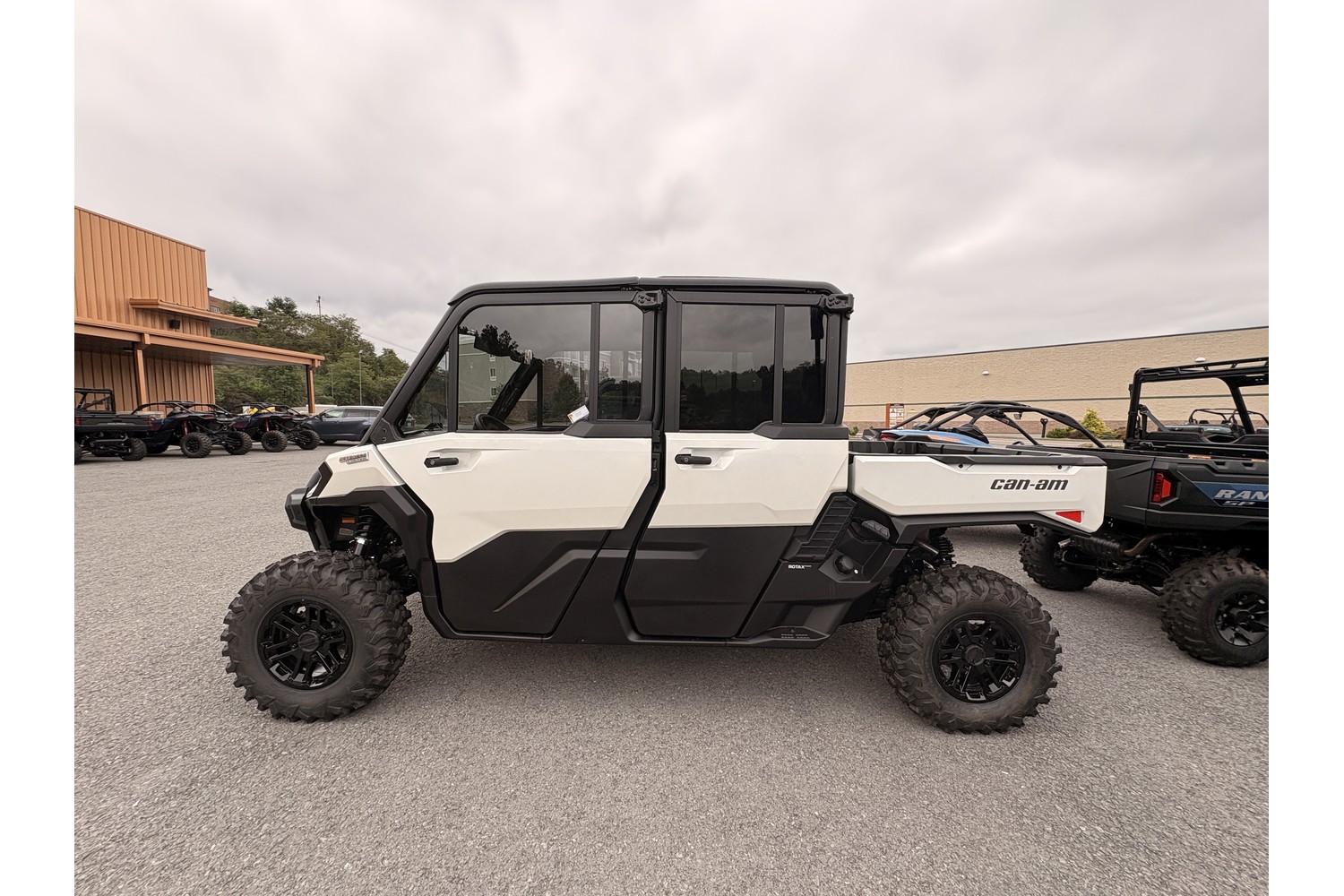 2026 Can-Am Defender MAX Limited HD11 Side x Side