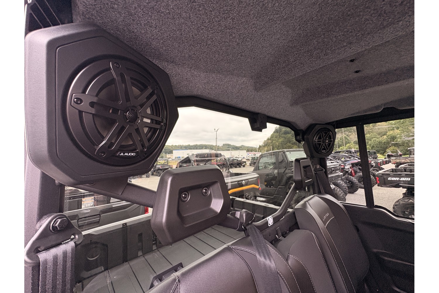 2026 Can-Am Defender MAX Limited HD11 Side x Side
