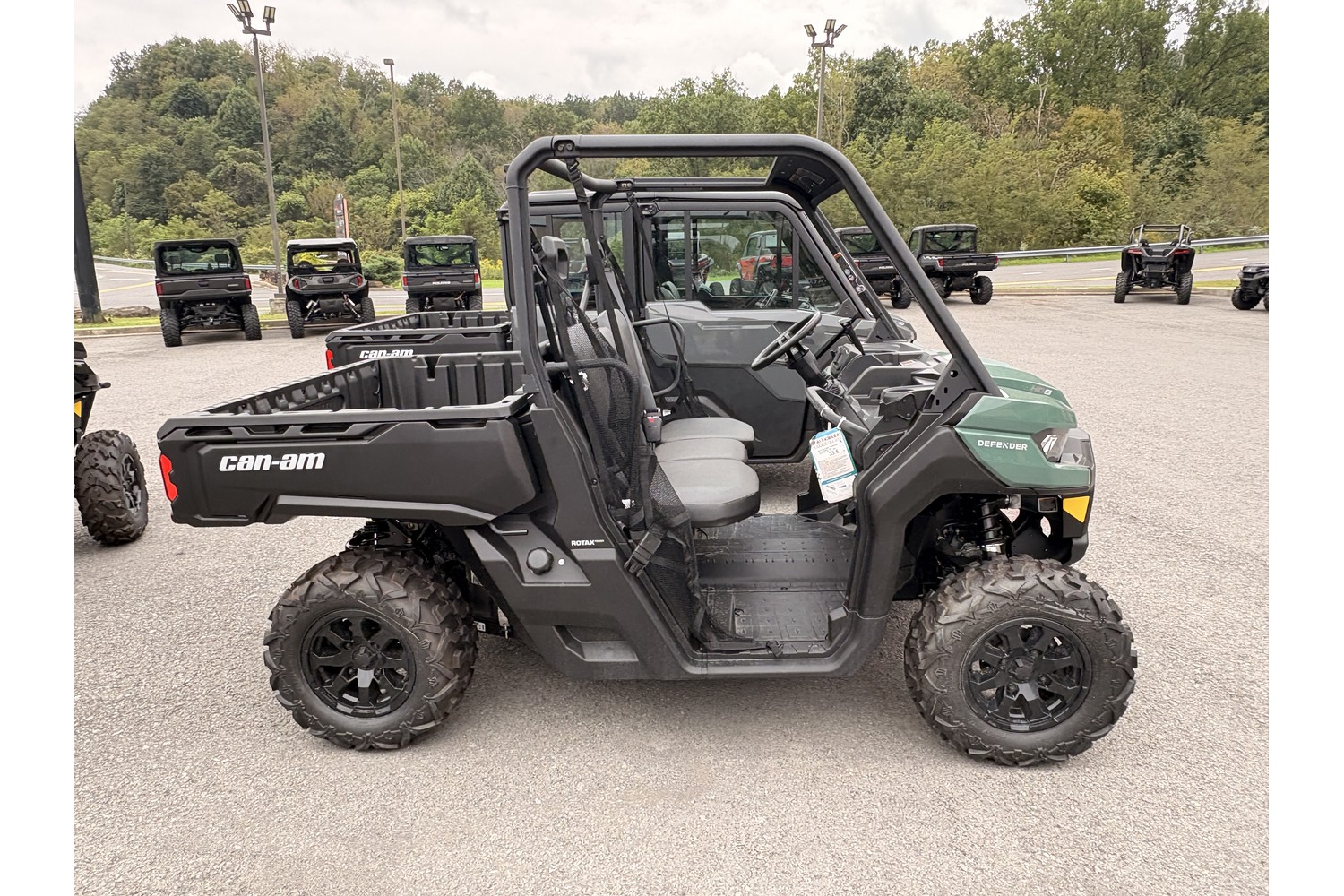 2026 Can-Am Defender DPS HD9 Side x Side