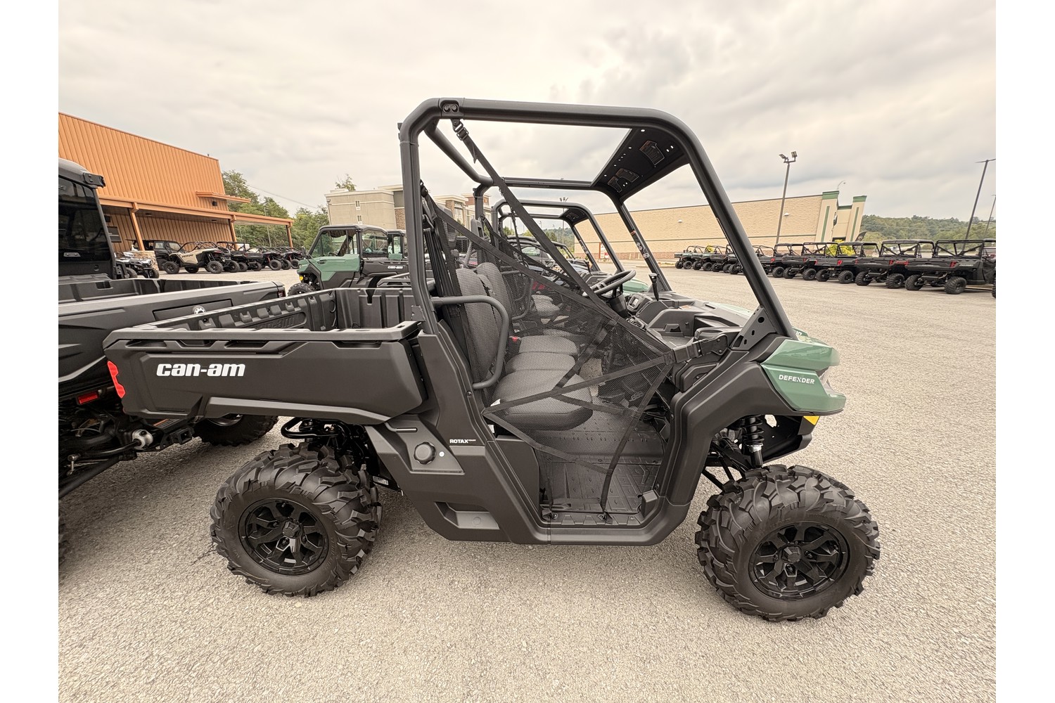 2026 Can-Am Defender DPS CAB HD10 Side x Side