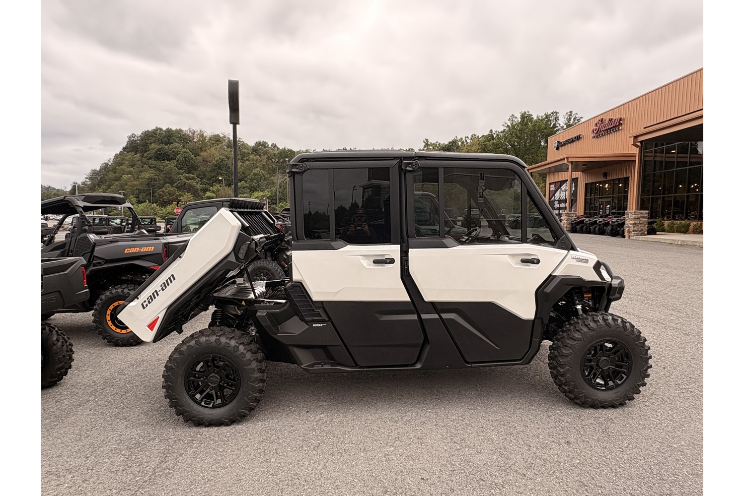 2026 Can-Am Defender MAX Limited HD11 Side x Side