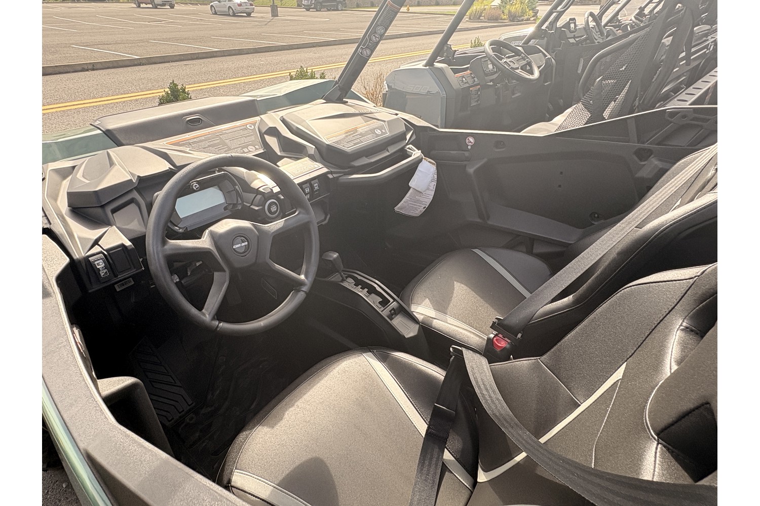 2026 Can-Am Commander DPS 700 Side x Side