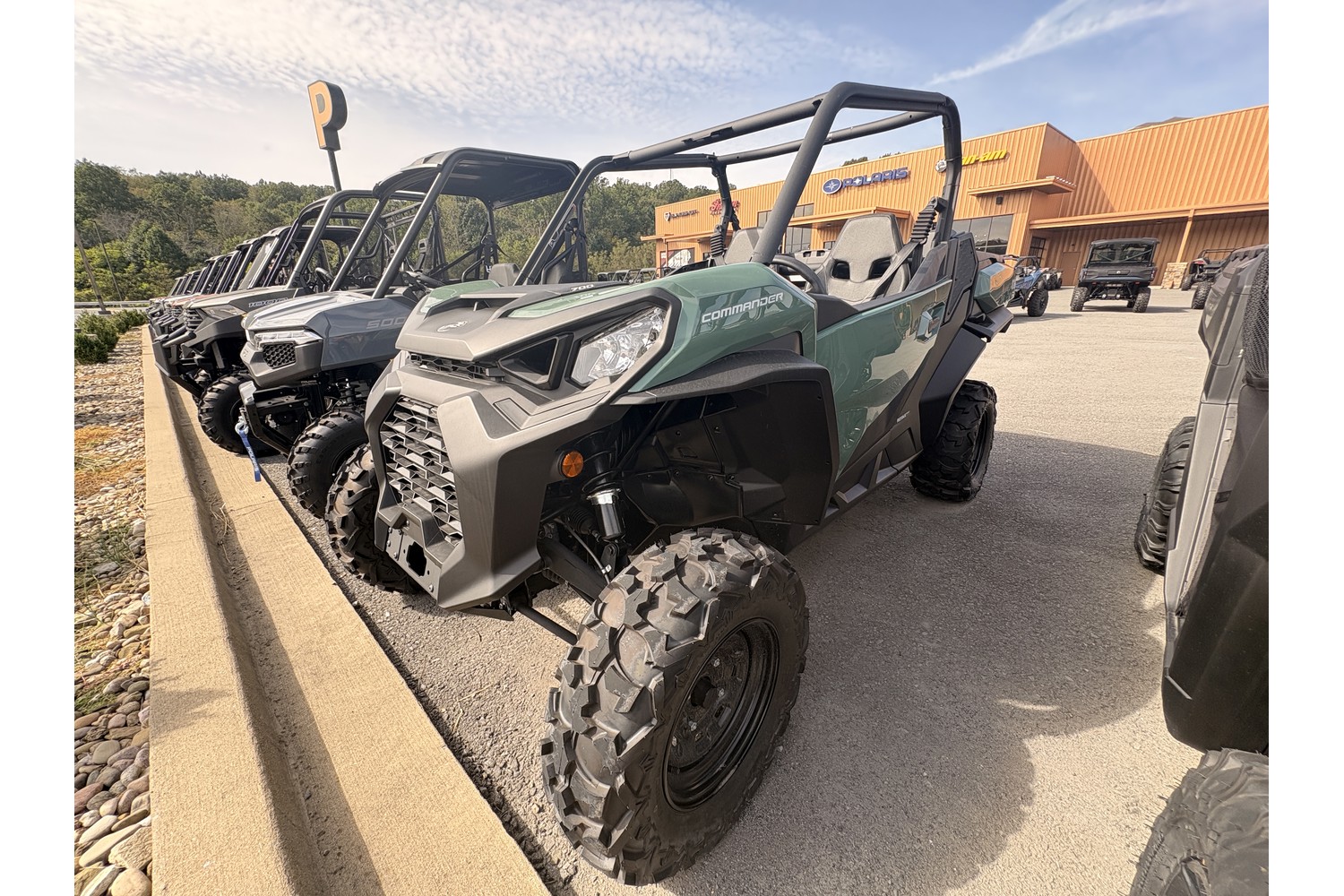 2026 Can-Am Commander DPS 700 Side x Side