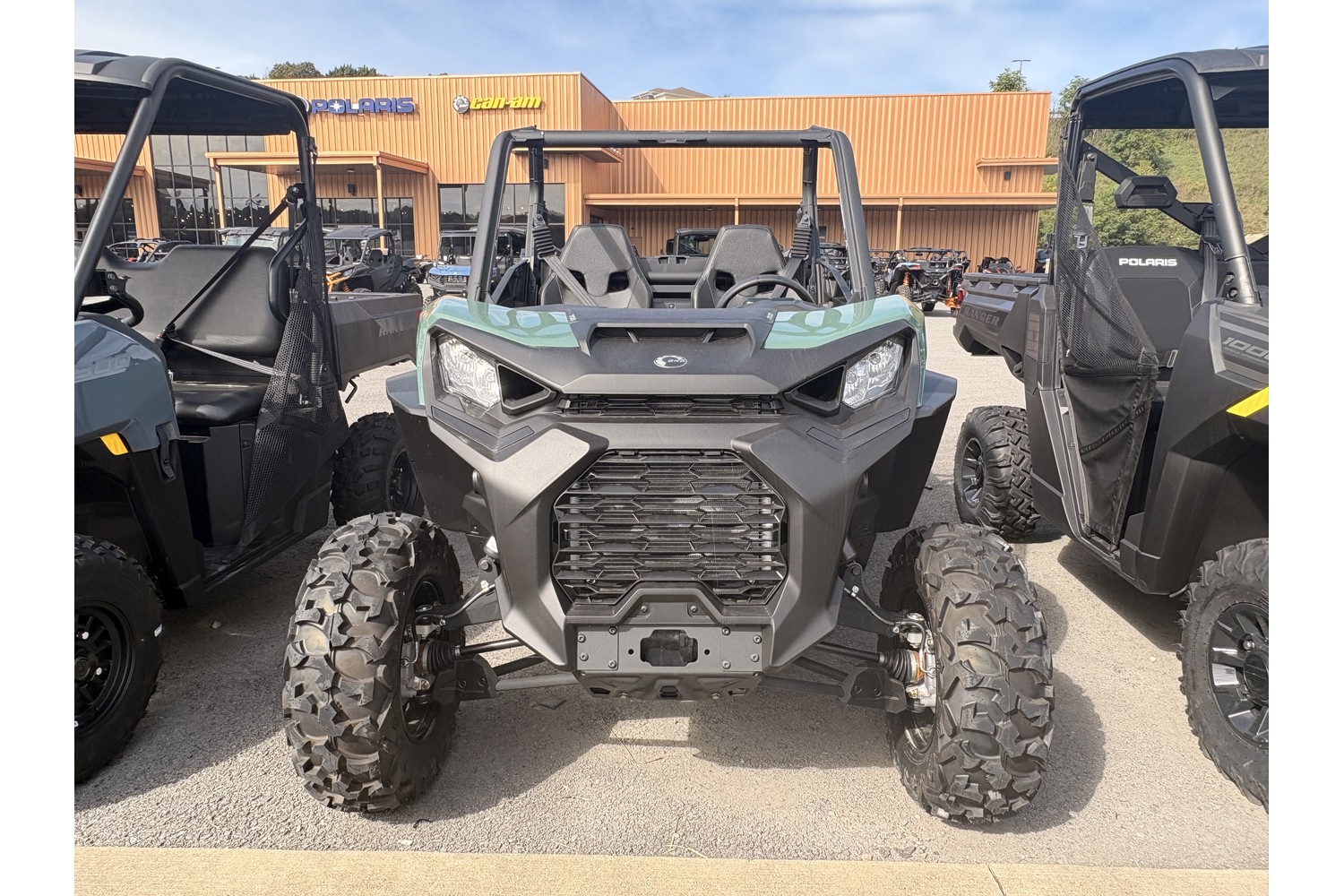 2026 Can-Am Commander DPS 700 Side x Side