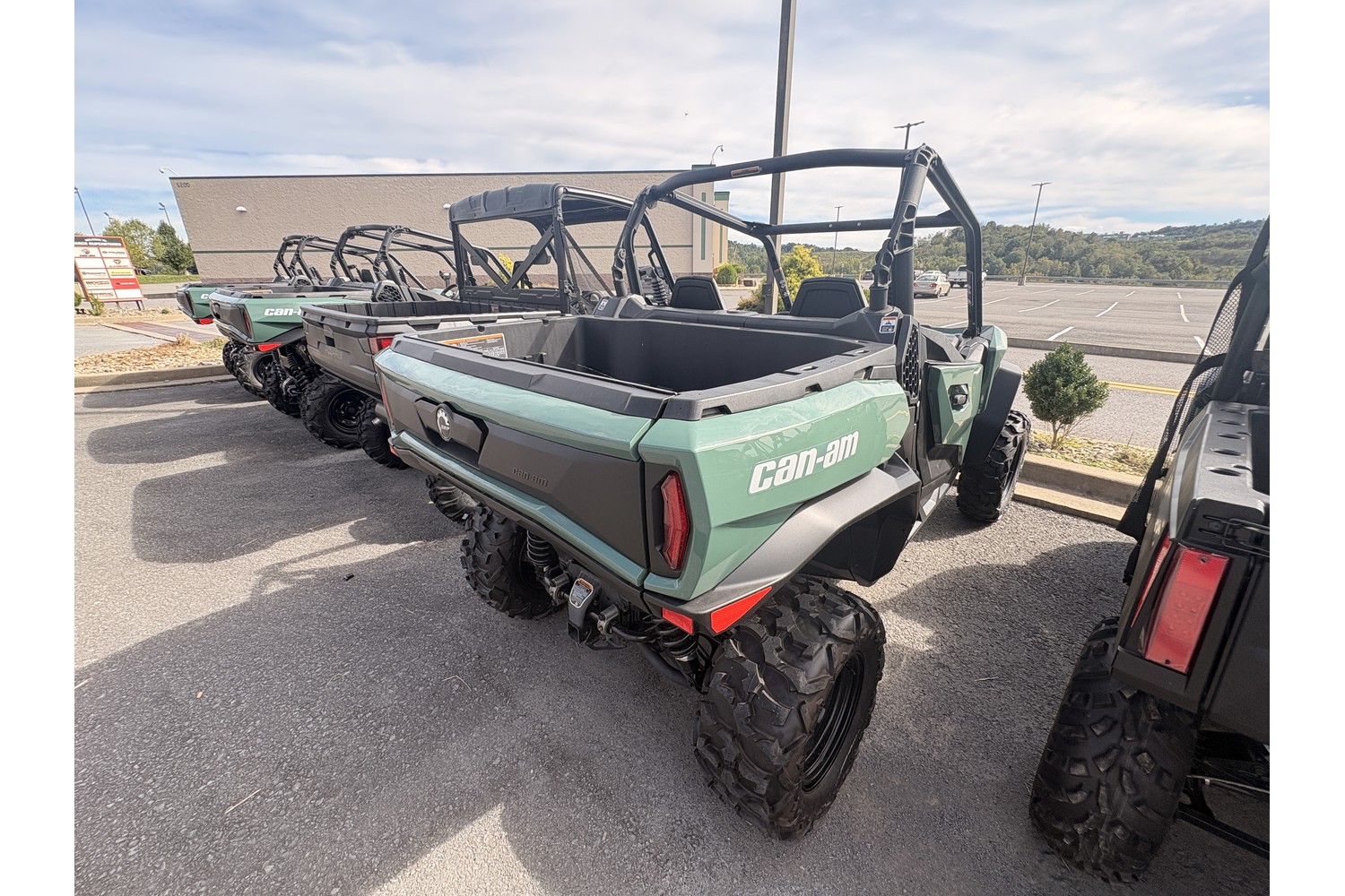2026 Can-Am Commander DPS 700 Side x Side