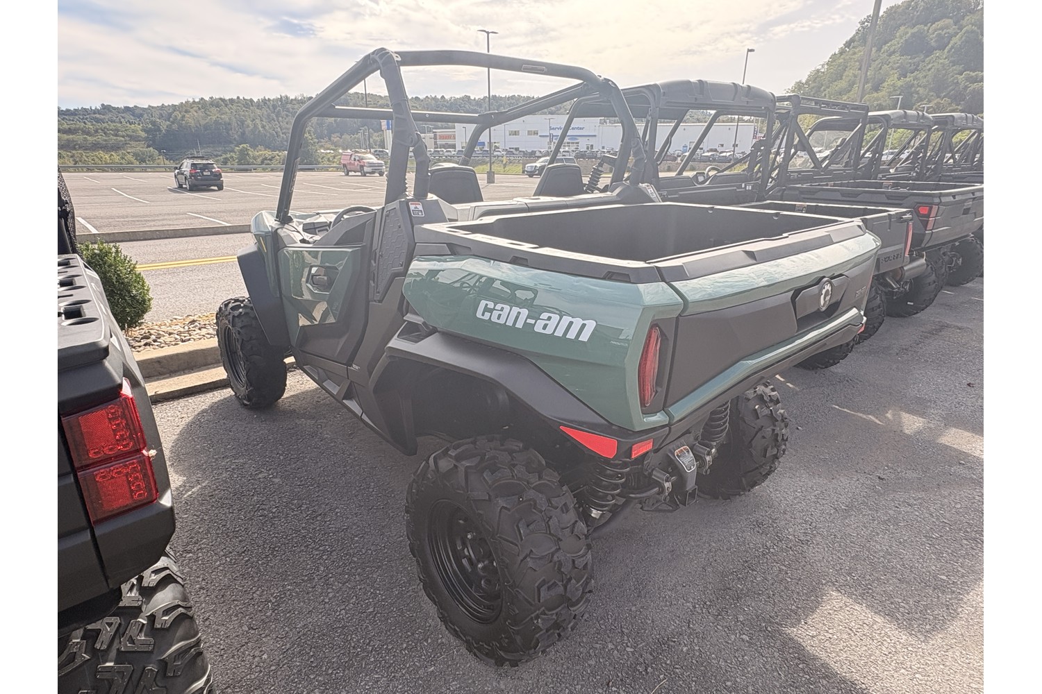 2026 Can-Am Commander DPS 700 Side x Side